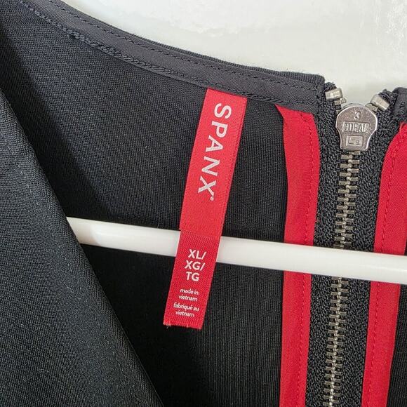 Spanx Black The Perfect Sleeveless Stretchy Fitted Minimalist Jumpsuit Size XL - Picture 3 of 8